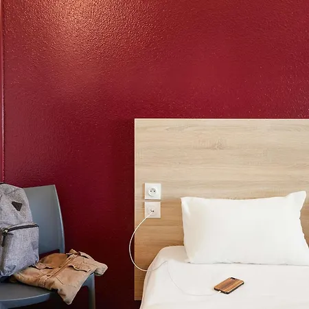 Hotelf1 Montpellier Sud *